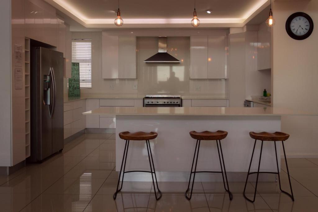 Beach Club Self Catering Apartments Mossel Bay Extérieur photo