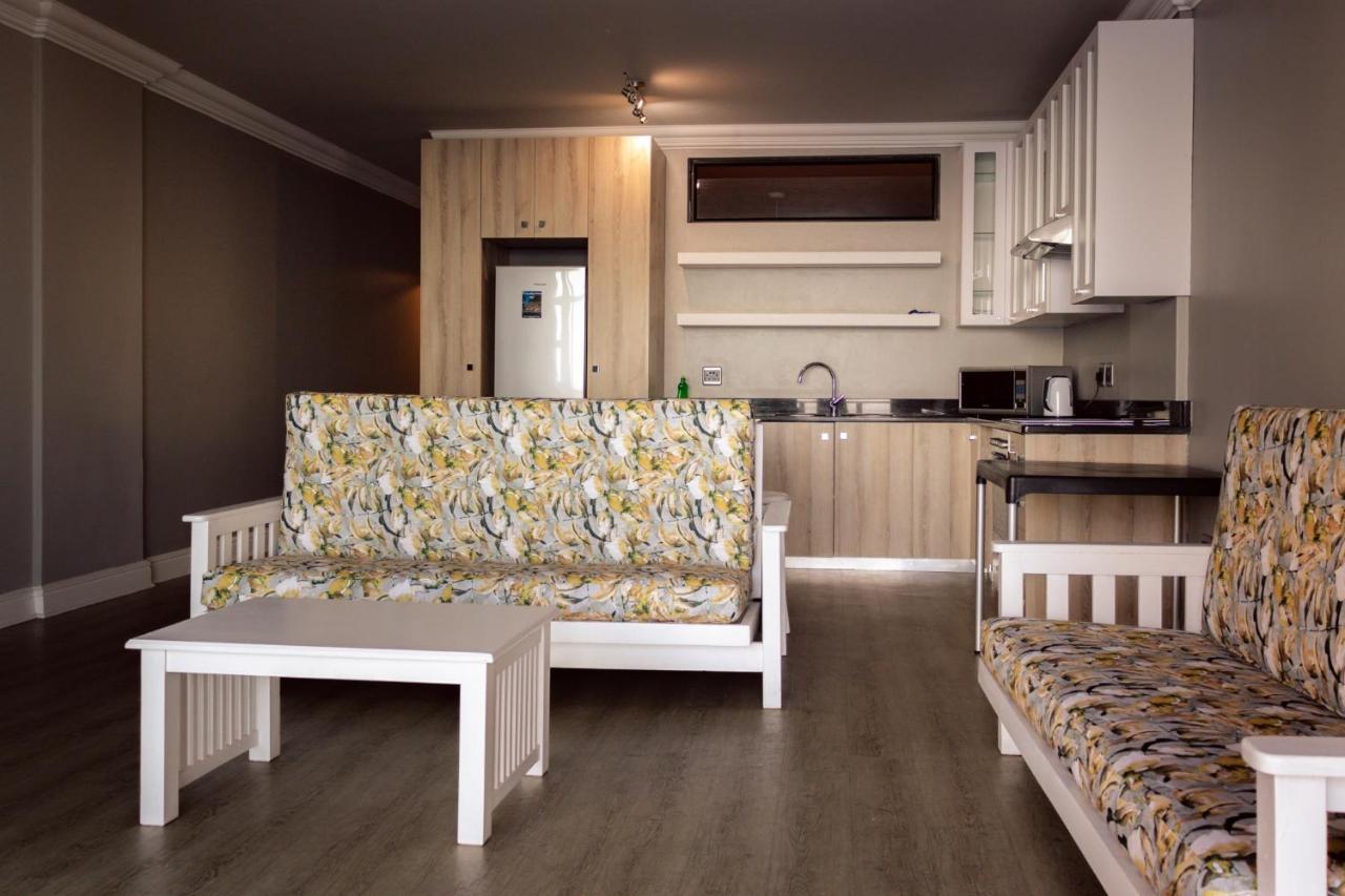 Beach Club Self Catering Apartments Mossel Bay Extérieur photo