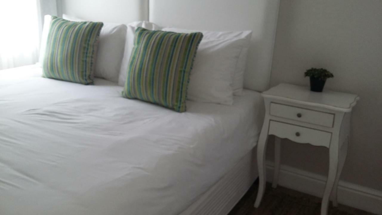 Beach Club Self Catering Apartments Mossel Bay Extérieur photo